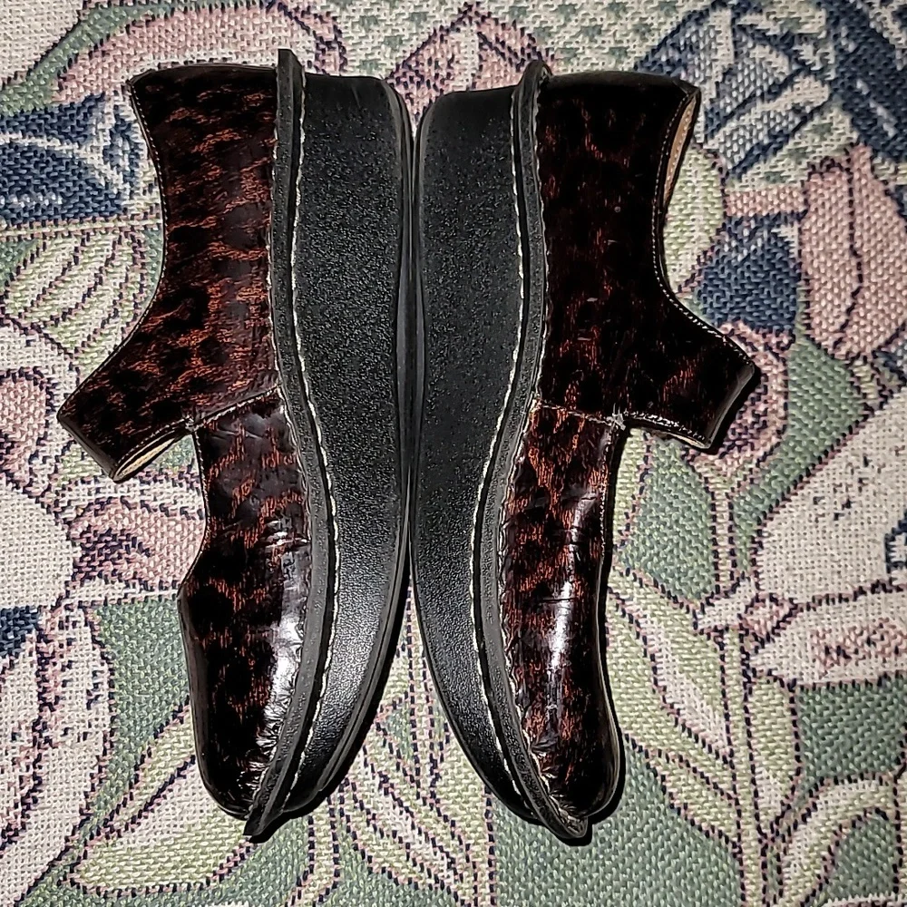 Alegria mary jane wedge shoes animal print patent leather 6/6.5 retro nerd 🤓